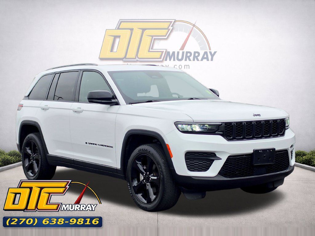 Used 2023 Jeep Grand Cherokee Altitude AWD/4WD image 1