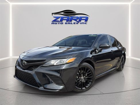Used 2020 Toyota Camry SE image 1