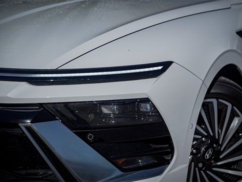 Used 2024 Hyundai Sonata Limited image 3