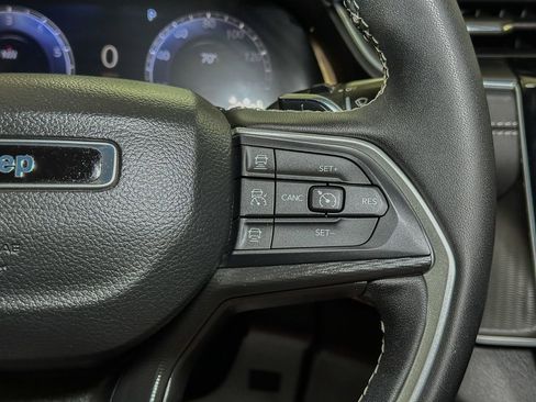 Used 2025 Jeep Grand Cherokee Altitude AWD/4WD image 34