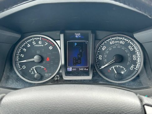 Certified 2022 Toyota Tacoma TRD Off-Road AWD/4WD image 34