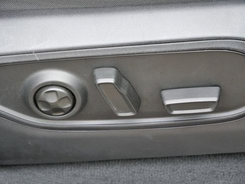 Used 2024 Jeep Grand Cherokee L Limited w/ Luxury Tech Group II image 16