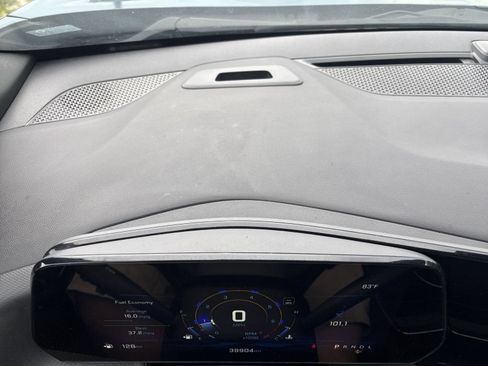 Used 2025 Chevrolet Equinox LT FWD image 35