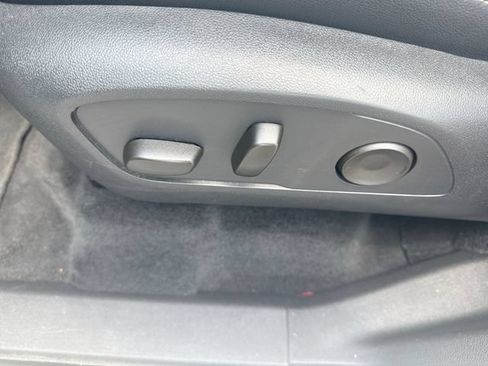 Used 2025 Chevrolet Traverse LT FWD image 12
