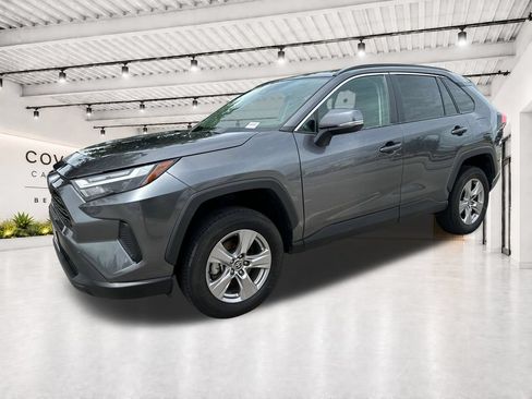 Used 2025 Toyota RAV4 XLE FWD image 4