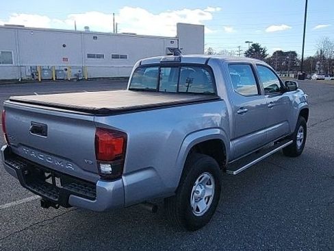 Used 2018 Toyota Tacoma SR image 7