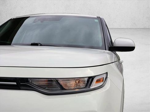 Used 2022 Kia Soul LX w/ Technology Package FWD image 2