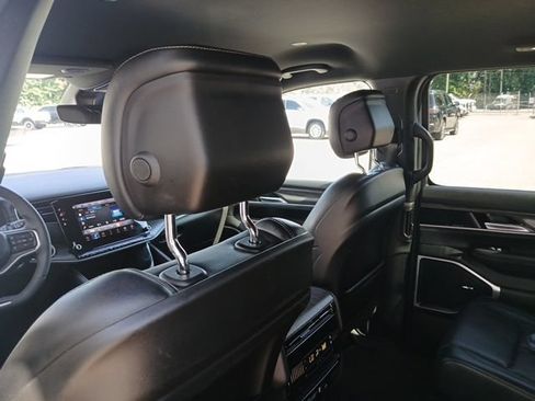 Used 2024 Jeep Wagoneer Series II AWD/4WD image 16