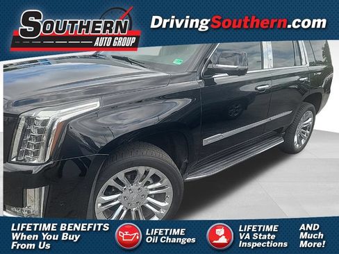 Used 2019 Cadillac Escalade Luxury RWD image 1