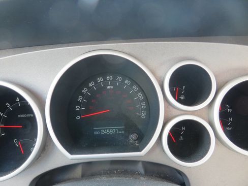 Used 2010 Toyota Tundra Limited image 16