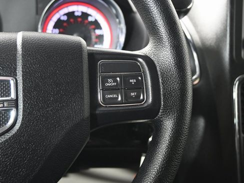 Used 2019 Dodge Grand Caravan SE w/ UConnect Hands-Free Group image 33