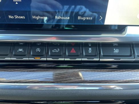 Used 2023 Chevrolet Silverado 1500 LT image 25