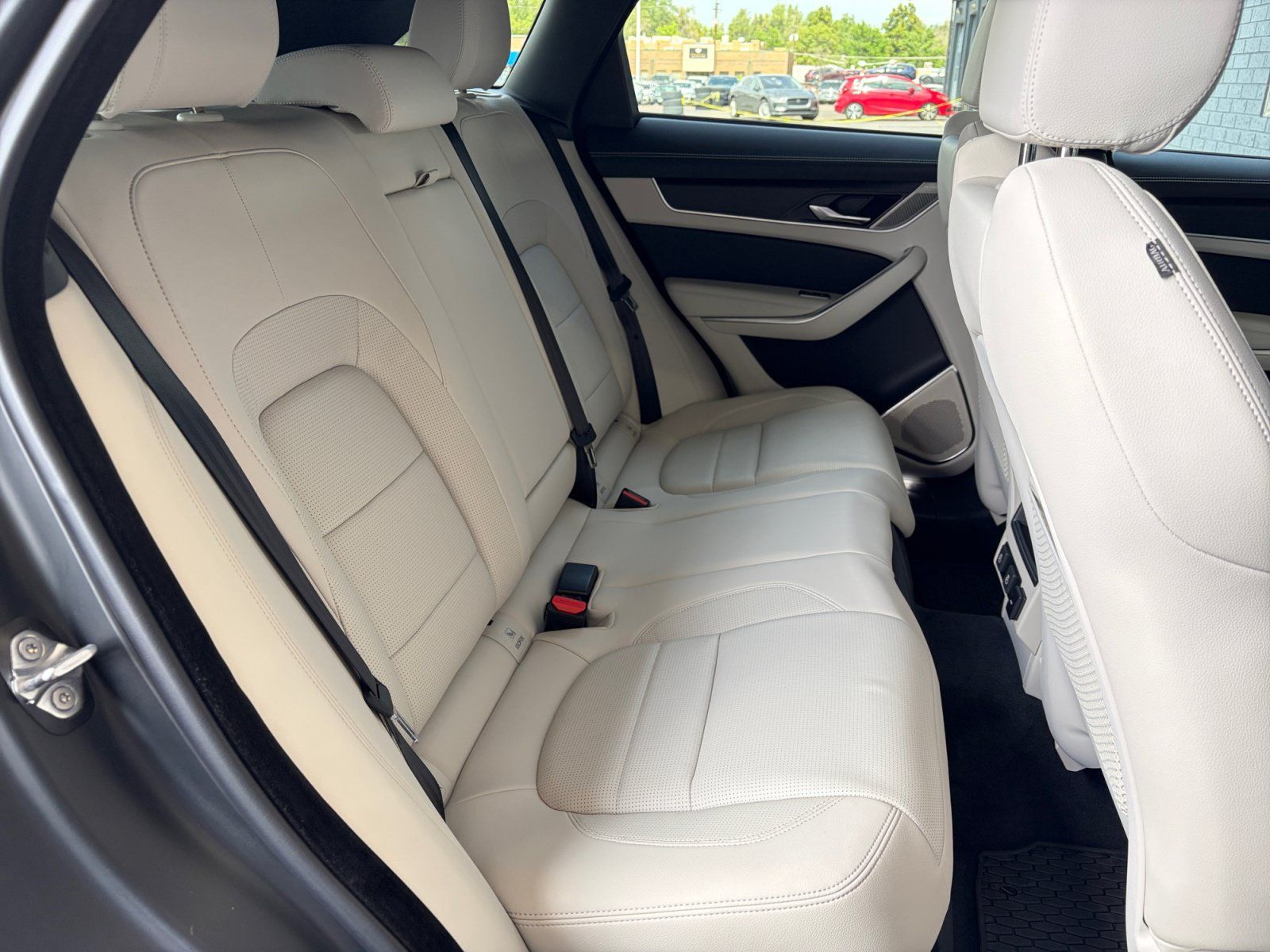 Used 2026 Jaguar F-PACE R-Dynamic S AWD/4WD image 18