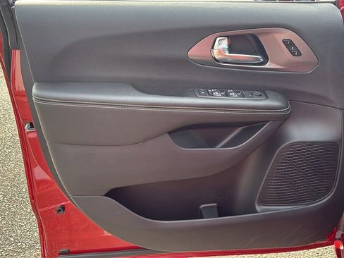 New 2026 Chrysler Pacifica Select image 17