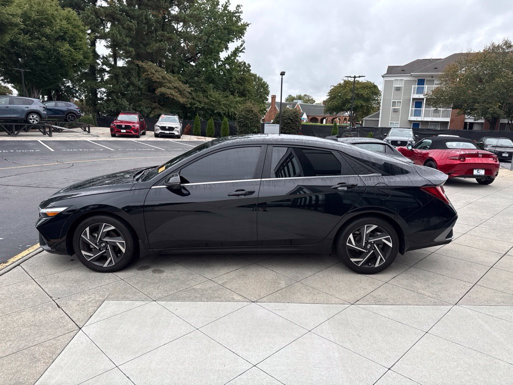 Used 2024 Hyundai Elantra Limited FWD image 4