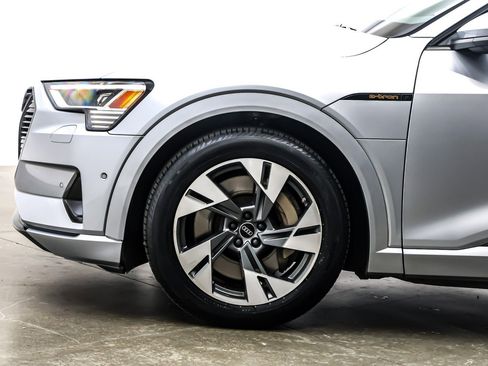 Used 2022 Audi e-tron Premium w/ Convenience Plus Package image 11