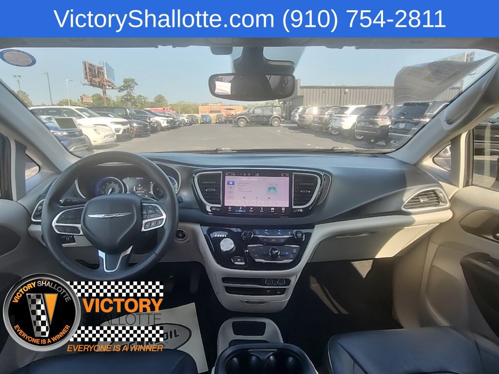Certified 2022 Chrysler Pacifica Touring-L FWD image 4