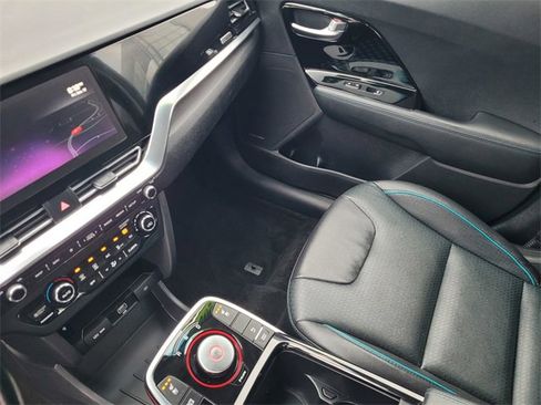 Used 2022 Kia Niro EX Premium image 12