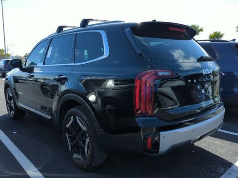 Certified 2024 Kia Telluride S image 7