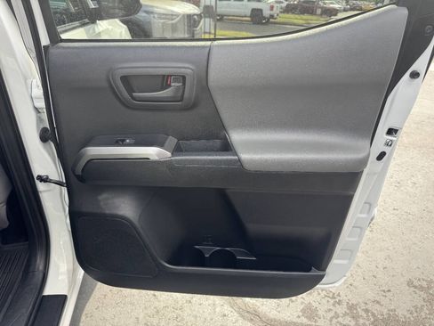 Used 2019 Toyota Tacoma SR5 AWD/4WD image 15