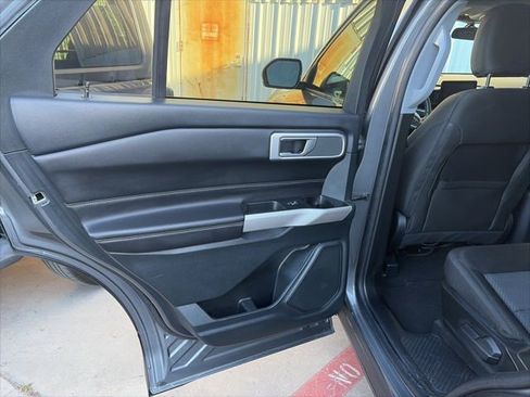 Used 2023 Ford Explorer XLT image 6