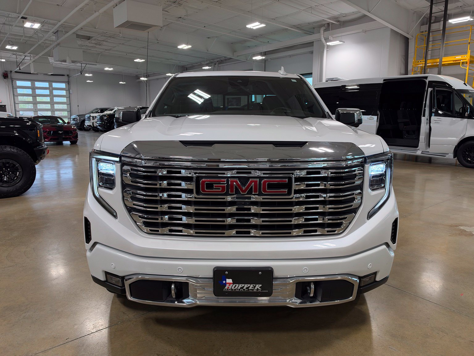 Used 2024 GMC Sierra 1500 Denali AWD/4WD image 2