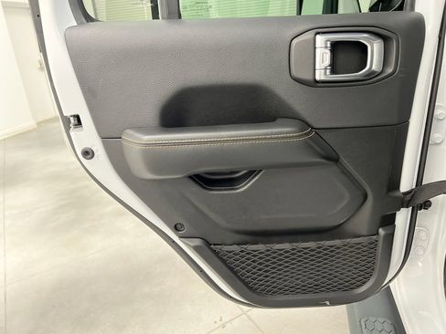 Used 2024 Jeep Wrangler Unlimited Sahara AWD/4WD image 19