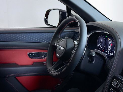 Used 2022 Bentley Bentayga image 35