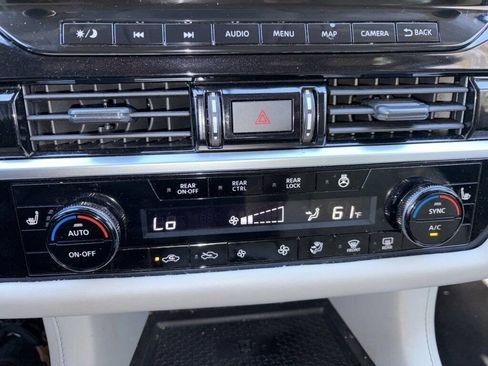 Certified 2024 Nissan Pathfinder SL image 18