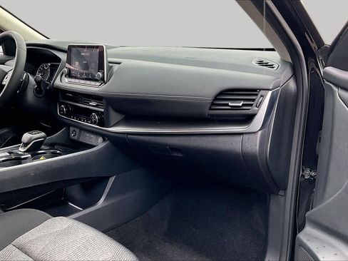 Certified 2025 Nissan Rogue SV FWD image 18