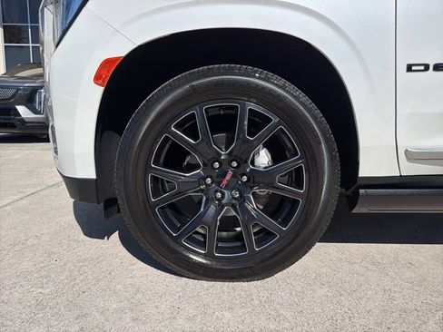 Used 2023 GMC Yukon XL Denali image 2