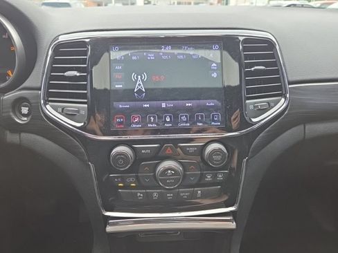 Used 2019 Jeep Grand Cherokee Altitude AWD/4WD image 13