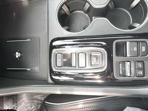 Used 2025 Honda Pilot Elite image 23