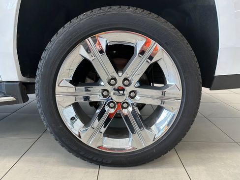 Used 2017 GMC Yukon XL SLT w/ Open Road Package AWD/4WD image 8