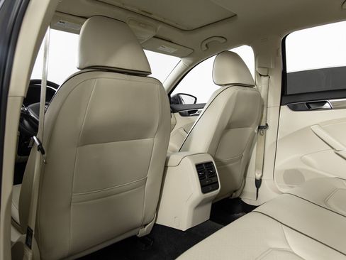 Used 2018 Volkswagen Passat 2.0T SE image 19