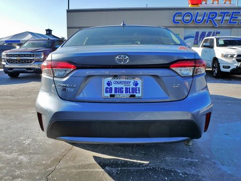 Used 2021 Toyota Corolla LE image 6