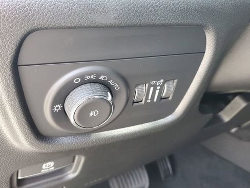 New 2025 Jeep Grand Cherokee Limited w/ Black Appearance Package image 24