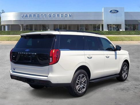 Used 2025 Ford Expedition Active AWD/4WD image 4