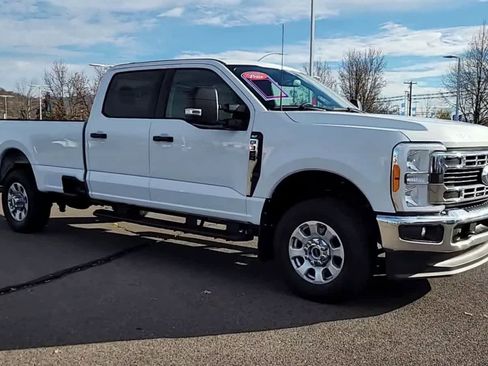 Used 2023 Ford F350 XLT image 2