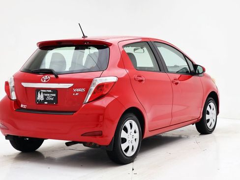 Used 2012 Toyota Yaris L image 8