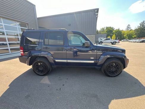 Used 2012 Jeep Liberty Sport AWD/4WD image 4