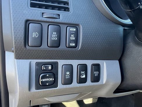 Used 2015 Toyota Tacoma 4x4 Double Cab w/ TRD Off-Road Package image 26