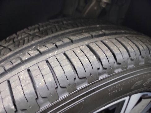 Used 2023 Volvo XC60 B5 Plus image 31