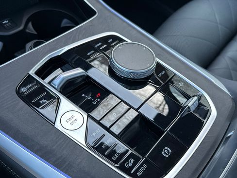 New 2026 BMW X5 xDrive50e image 19