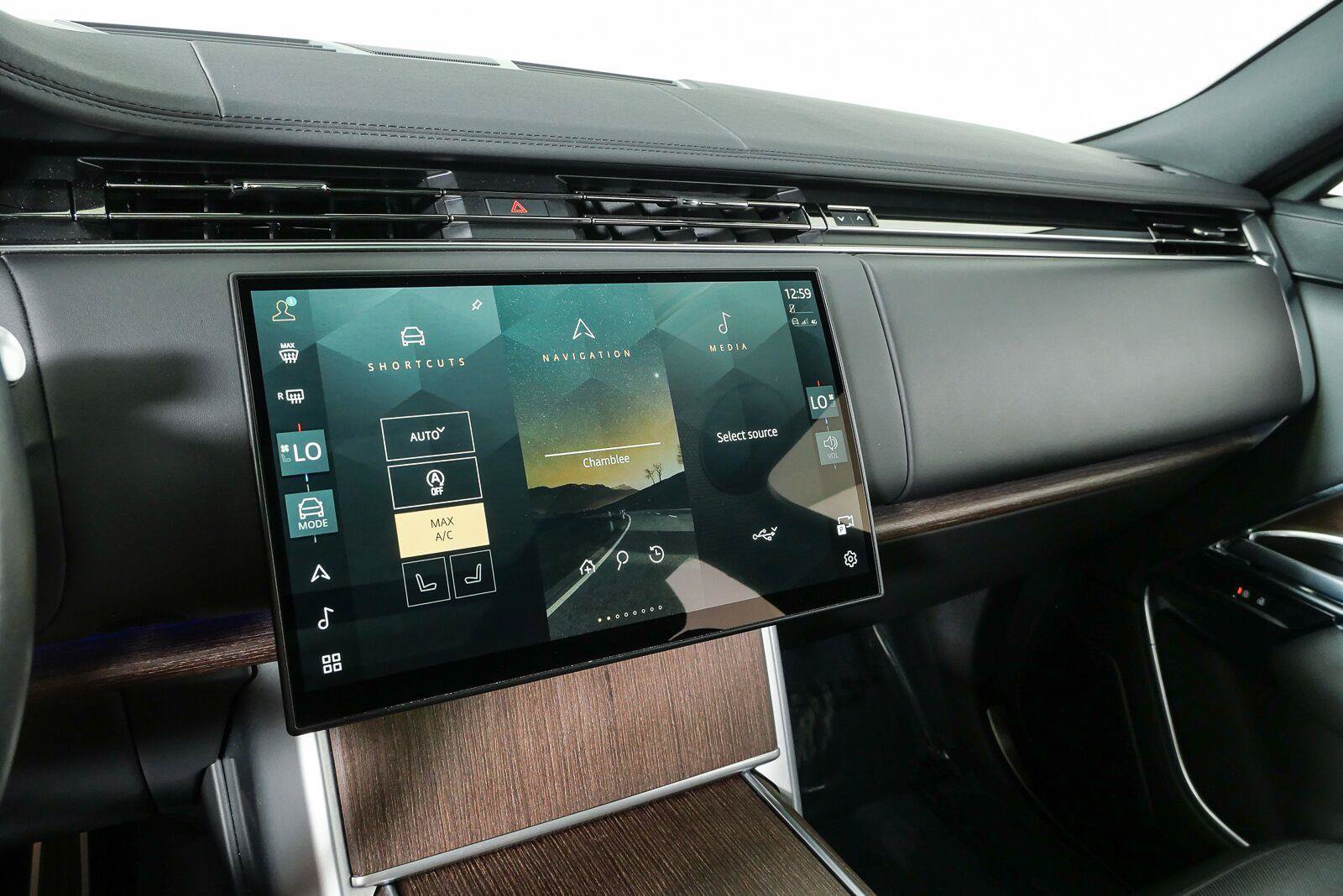 Used 2024 Land Rover Range Rover SE AWD/4WD image 16