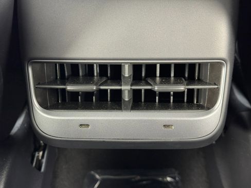 Used 2021 Tesla Model Y Long Range image 34