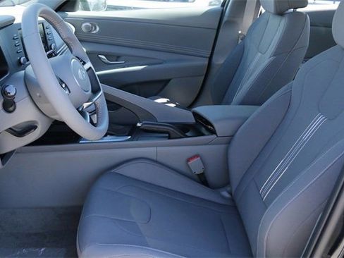 Used 2026 Hyundai Elantra Sport image 9