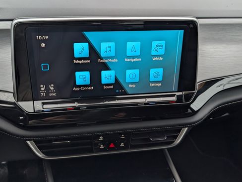 Used 2025 Volkswagen Atlas Cross Sport SE image 28