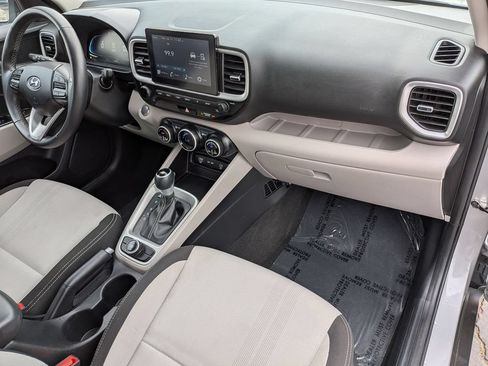 Used 2025 Hyundai Venue SEL FWD image 31