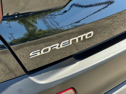 Certified 2023 Kia Sorento LX FWD image 27